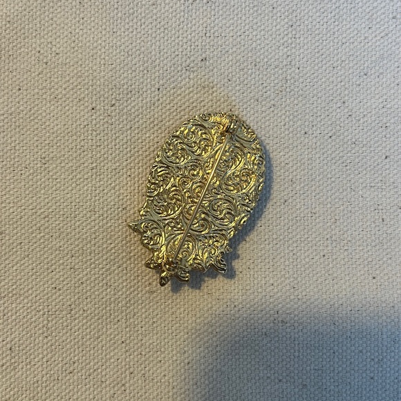 Vintage Cameo Pin - Picture 2 of 3